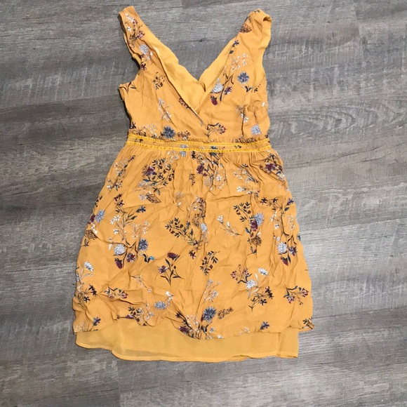 A line short dress - Picture 3 of 4